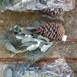 dillards Accents - New Winter Floral Green Plant decor dillards Accents - New Winter Floral Green Plant decor